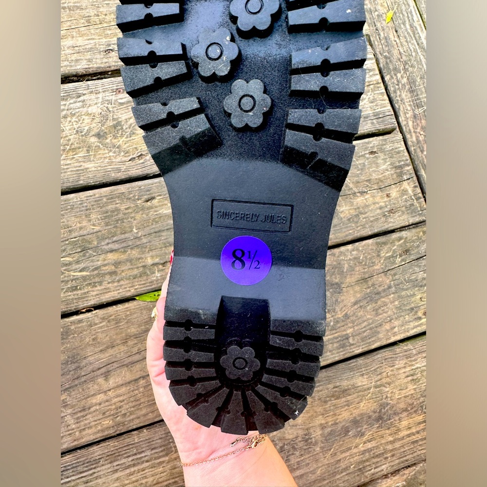 Sincerely Jules 8.5 White Boots. One small purple spot, could possibly clean off